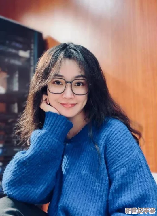 17吃瓜：网友热议“吃瓜”文化，认为其反映了当代人对社会事件的好奇与冷漠并存的复杂心态